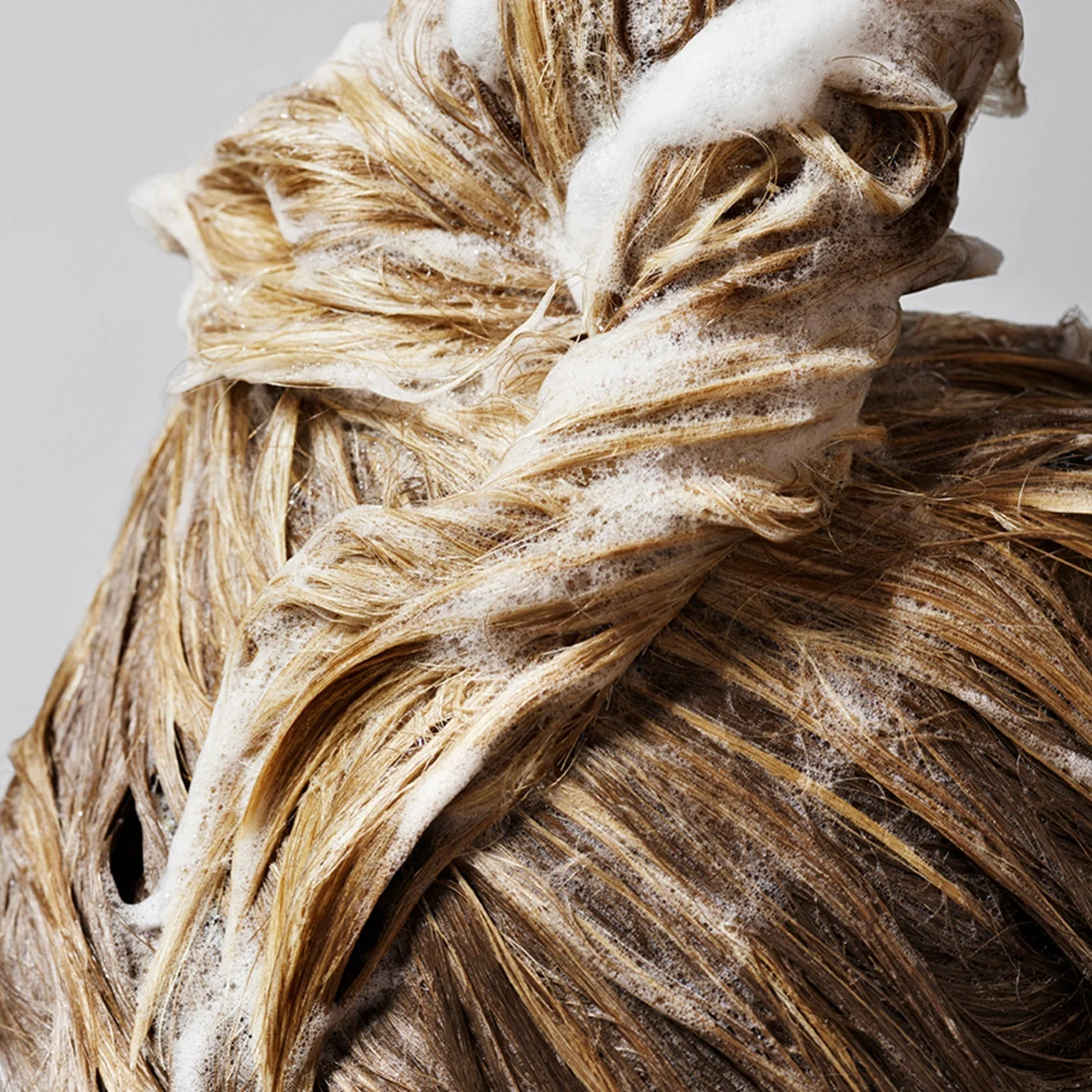 105-shampoo-for-magnificent-volume-5.webp Shampoo for Magnificent Volume