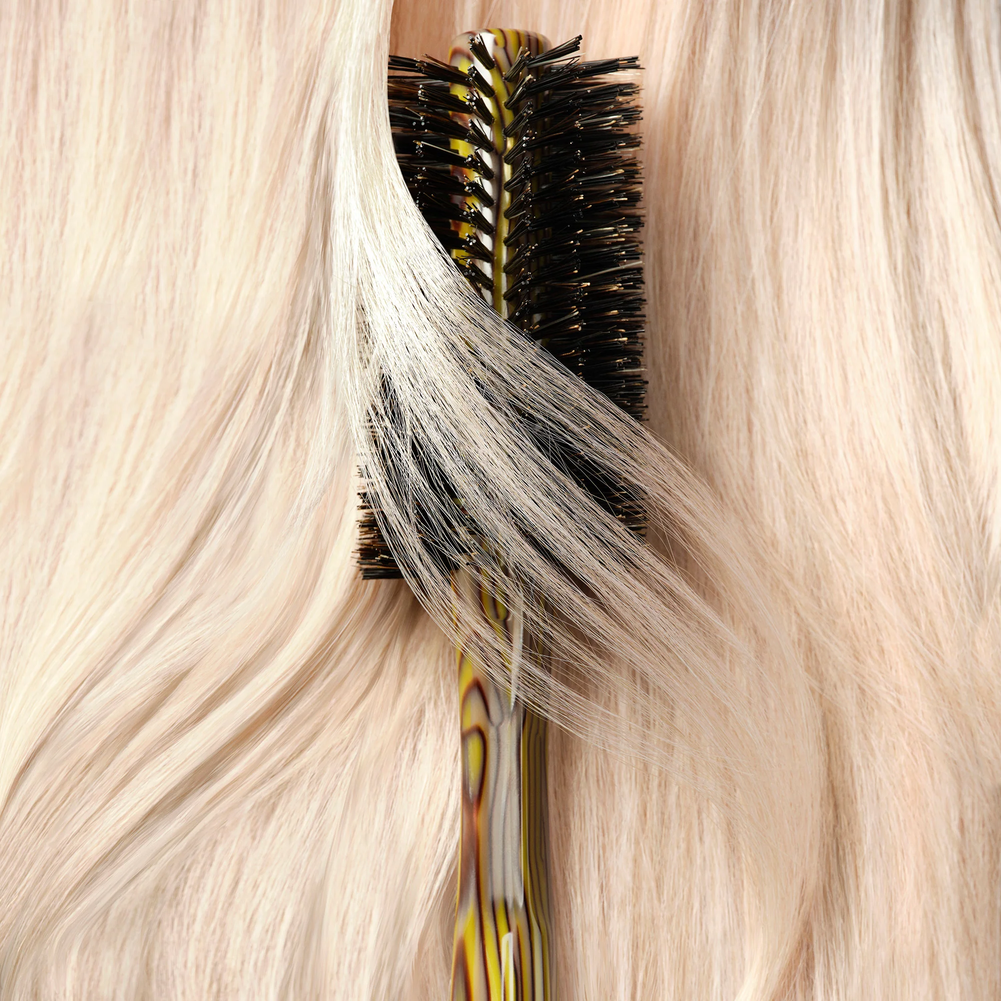 215-italian-resin-medium-round-brush-2.webp Italian Resin Medium Round Brush