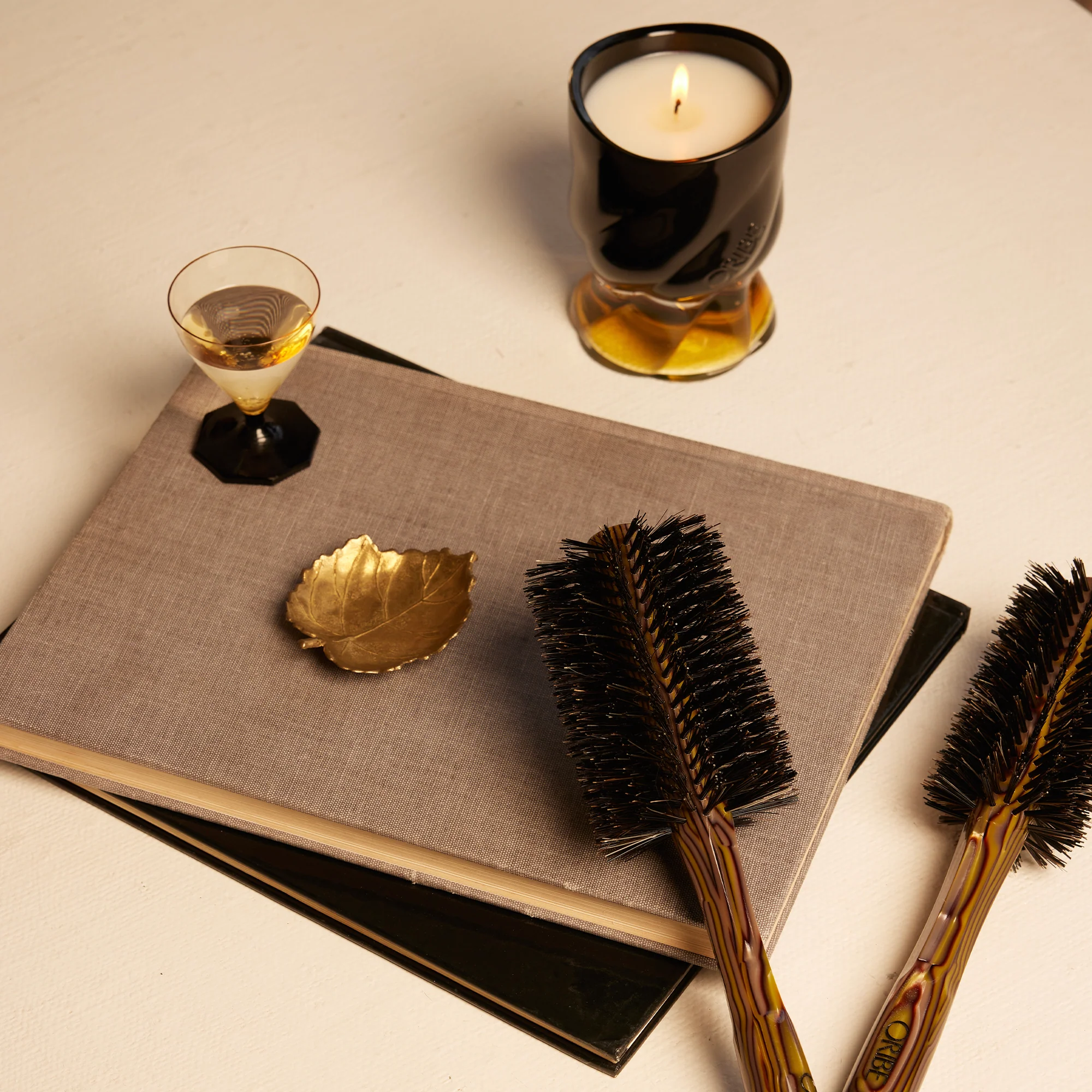 215-italian-resin-medium-round-brush-3.webp Italian Resin Medium Round Brush